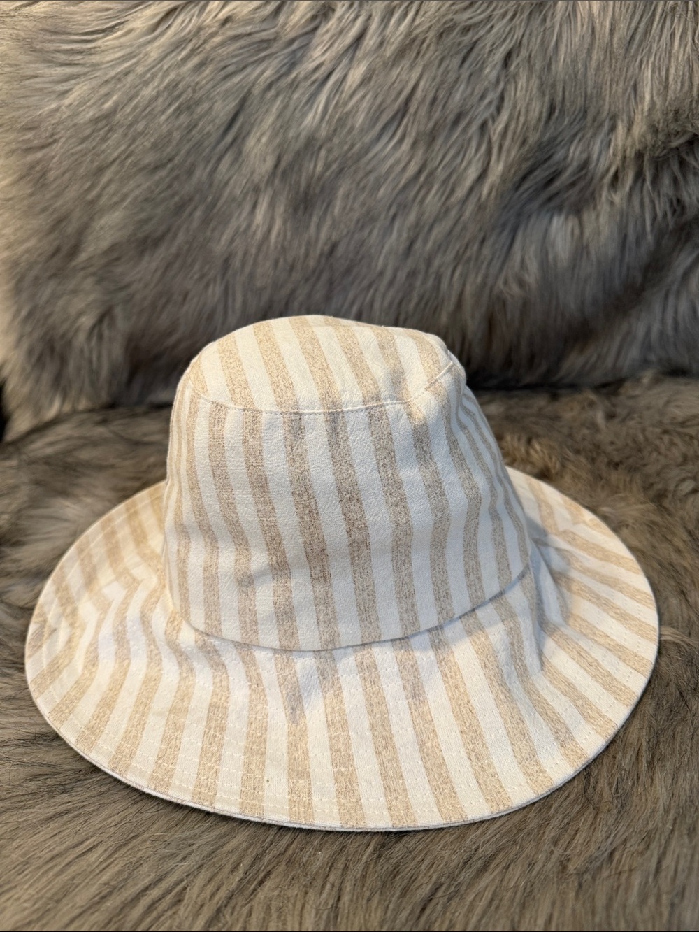 Wyeth Stripped Beige and White Bucket Hat
